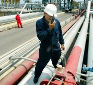 En 1998 Venezuela producía 3,1 millones de barriles de crudo por día y hoy la cifra es de 1,4 millones de barriles por día. Archivo La Opinión