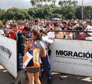 Cerca de 35.000 venezolanos cruzan cada día la frontera con Colombia. Colprensa