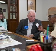 Luis Vicente Giay visitó el periódico La Opinión aprovechando su presencia en la conferencia regional que se dictó en Cúcuta. Vino en representaciín del presidente mundial de Rotary Internacional. Lo entrevista Cicerón Flórez Moya. Juan Pablo Cohen