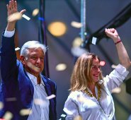 Andrés Manuel López Obrador, arrasa en las presidenciales en México AFP