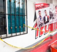 Vista frontal del bar donde personas fueron asesinadas al amanecer en un ataque simultáneo en Monterrey, Nuevo León. AFP