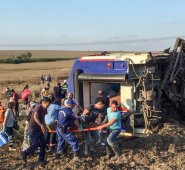 Más de 100 ambulancias fueron enviadas al lugar del accidente. AFP