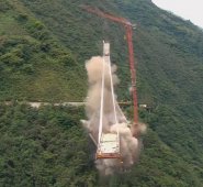 Usaron 200 kilos de explosivos, 3.000 metros de cordón detonante y unos 30 detonadores. Captura de video Noticias Caracol