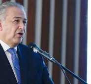 El vicepresidente de la república, Óscar Naranjo, es quien está al frente de las reuniones con los abogados del llamado Clan del Golfo. Colprensa