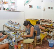 La mayor parte de la población que solicita estos préstamos son mujeres. Archivo