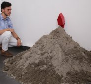 Freddy Saúl Serrano, artista bumangués creador de la exposición ‘Lacunario/Contraexpediciones’, la cual puede apreciarse por un mes en el Museo Centenario Norte de Santander. Alfredo Estévez