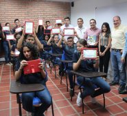Eduardo Esteban Pérez, el rector Néstor Contreras, Luis Fernando Bedoya, director de Computadores para Educar; Milena Zamora, coordinadora de la fundación, César Rodríguez y Wilmar Cepeda, secretario de las Tics del municipio. César Obando / La Opinión