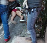 Las víctimas fueron atacadas cuando se bajaban del vehículo en el que se movilizaban. Cortesía