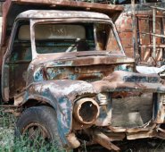 Una de las primeras camionetas tipo Volquete, marca Ford, de los años 50. Mario Franco / La Opinión