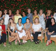 María Catalina Colmenares, Tata Arteaga, María Angélica Hernández, Lucía Eslava,Norma de Arteaga, Adriana de Cabrales, Marlén Gandolfo, Elizabeth Hernández, Fabiola Hernández, Rocío Hernández, Maritza de Bahar, María Jimena Assaf, Sandra Gómez, Salomón Jaramillo, Martha Hernández de Colmenares, Sofía Lozano, Lina Hernández Valderrama, Lina María Hurtado Hernández, Carmen Vargas de Gómez y María Nela de Assaf. Mario Franco
