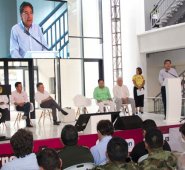 Néstor Humberto Martínez estuvo ayer en Cúcuta, junto con el presidente Juan Manuel Santos, inaugurando el nuevo búnker de la Fiscalía de esta ciudad. En el acto también estuvieron los ministros de Defensa, Luis Carlos Villegas, y del Interior, Guillermo Rivera. Alfredo Estévez