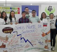 Acción Poética ha realizado diversos murales con mensajes referentes a la paz, como este ubicado en el parque de la Parroquia San Pablo, en Los Patios. Cortesía