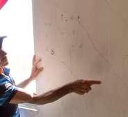 En la torre 31 los vecinos siguen preocupados por las fisuras que están presentando los apartamentos y las áreas sociales. Alfredo Estévez