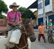 Julio Ernesto León tiene 81 años. Leonardo Oliveros / La Opinión