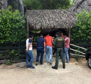 En un restaurante del barrio Santa Clara se encontraban reunidos los líderes comunales y funcionarios de Aguas Kpital.  La Opinión