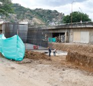 La construcción del puente llega justo donde se encuentra el parque infantil de Santa Clara, donde está la entrada y salida de ese barrio. Mario Franco