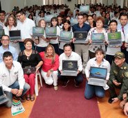 La Gobernación lleva a cabo la entrega de computadores a los colegios de los municipios que participaron en el proyecto Computadores para Educar. Cortesía
