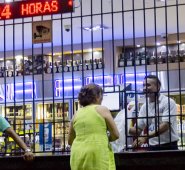 Fenalco, Asobares y Acodres, entre otros gremios, solicitaron al Gobierno Nacional disminuir las horas de la ley seca para la consulta anticorrupción, porque afecta los ingresos y el empleo.  Archivo