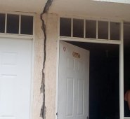 Se han hecho denuncias sobre la aparición de grietas y fisuras en la urbanización. César Obando