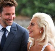 Bradley cooper, actor y exmodelo estadounidense y la cantautora y activista Lady Gaga, en Venecia.