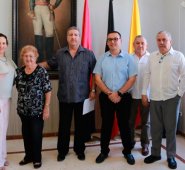 Antonia Velandia, Yari Castellanos, Gladys Bermúdez, madre del nuevo colombiano, el profesor Dotrees, el Alcalde de Cúcuta encargado, Hugo Márquez, Carlos Eduardo Ramírez Quintana, Patrocinio Ararat y Vinicio Esquivel. Cortesía