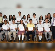 Premiación a los estudiantes. Cortesía