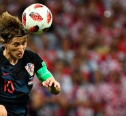 587 partidos, como profesional, acumula el volante croata desde su debut en 2003. AFP