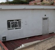 En la casa vivía la mujer con su pareja, una cuñada y su hijo de un año. Mario Franco / La Opinión