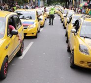 Por espacio de cuatro horas un grupo de taxistas protagonizó bloqueos viales en el centro de Cúcuta. César Obando