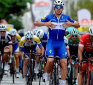 El ciclista colombiano logró imponer sus dotes de velocista. Twitter