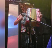 Kevin Noguera interpretó ‘La creciente’ de Rafael Escalona. La Opinión