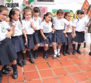 Los estudiantes de preescolar del instituto técnico La Garita, organizador del foro, recibieron a los asistentes con exposiciones sobre las investigaciones que han hecho de la fauna que hay en el bosque seco tropical. César Obando / La Opinión