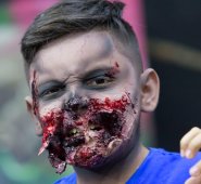 12 años tiene Santiago Cañizarez y se disfrazó de zombi. Alfredo Estévez