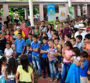 También recibieron mercados y medicamentos. Cortesía