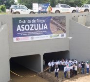 El Ministro De Agricultura,  Andrés Valencia, hizo entrega de la obra.  Alfredo Estévez / La Opinión