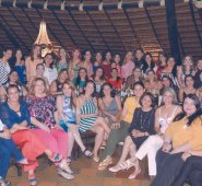 La exestudiantes se graduaron en 1993. Cortesía