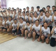 Miembros del grupo posando para una foto en Shenzhen, en la provincia de Guangdong. AFP