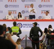 Iván Duque junto a los mandatarios regionales. Juan Pablo Cohen / La Opinión