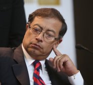 Este jueves, Petro volvió a defenderse al asegurar que "jamás" ha "tenido que ver con algún narcotraficante y por esa certeza moral" aseguró que dará "hasta el final" su "debate sobre la corrupción armada y voraz que conduce a Colombia a la violencia". Colprensa