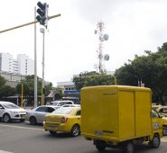 Aún quedan faltando 116 intersecciones semafóricas en toda la ciudad. Alfredo Estévez / La Opinión