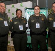 Intendente Alfonso Burgos, patrullera Karen Noreidis Sánchez, capitán Jean Carlos Corzo y el intendente Carlos Ramírez. Alfredo Estévez / La Opinión