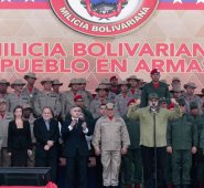 El presidente de Venezuela, Nicolás Maduro, presidió este lunes un acto militar en Caracas, desde el que lanzó reiteradas acusaciones contra su homólogo colombiano, Iván Duque. AFP