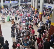 La Policía dispuso de 8.000 uniformados de la Dirección de Tránsito para el manejo de tráfico por las vías nacionales que estarán apoyados por 30 mil más de otras dependencias. Colprensa