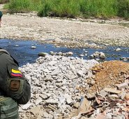 A orillas del río Táchira hacia el lado venezolano. Cristhian Herrera / La Opinión