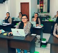 Cada empresa administra las redes sociales de diferente manera, algunas tienen un equipo de trabajo hasta con diez integrantes, otras solo prefieren un ‘community manager’. Cortesía