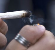 El procedimiento no es invasivo, indoloro, seguro, que se realiza de forma ambulatoria y apenas presenta efectos secundarios, a lo sumo una leve cefalea que remite con analgésicos sin mayor problema. Colprensa