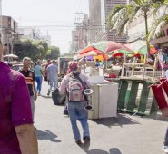 Según censo, hay 7.000 vendedores de comercio ilegal. La Opinión