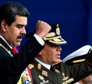 Pese al empeño por mostrar una Fuerza Armada monolítica, el ministro de Defensa, general Vladimir Pedririno, admite que el “diablo” ronda los cuarteles. AFP