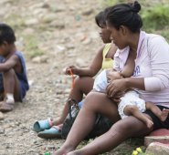 Los mayores riesgos los padecen los niños provenientes de etnias como la yukpa y sirapta, aunque los nortesantandereanos no se quedan atrás.
La falta de servicios públicos, seguridad social, entre otros factores, agravan la situación.
Archivo