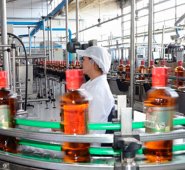 Las bebidas alcohólicas y el tabaco hacen parte de la canasta básica en la última actualización del Dane, junto a productos como los servicios de ‘streaming’ (Netflix), artículos para las motocicletas o el alquiler de canchas de fútbol 5. Archivo